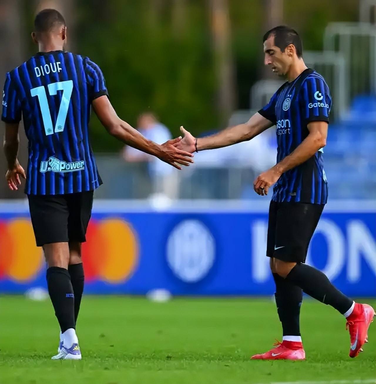 电竞竞猜-关于清晨突围战来临；皇家社会围绕欧冠完成体检；球迷炸锅；赛程密集仍需轮换的信息